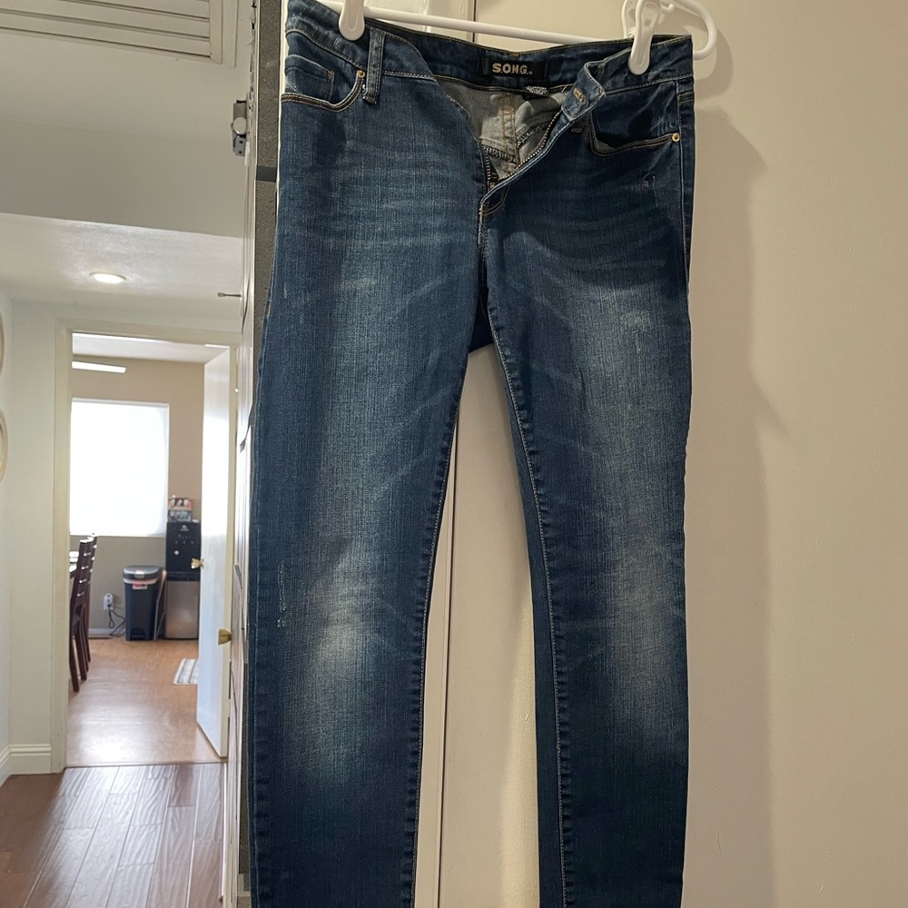 Women’s jeans size 27.